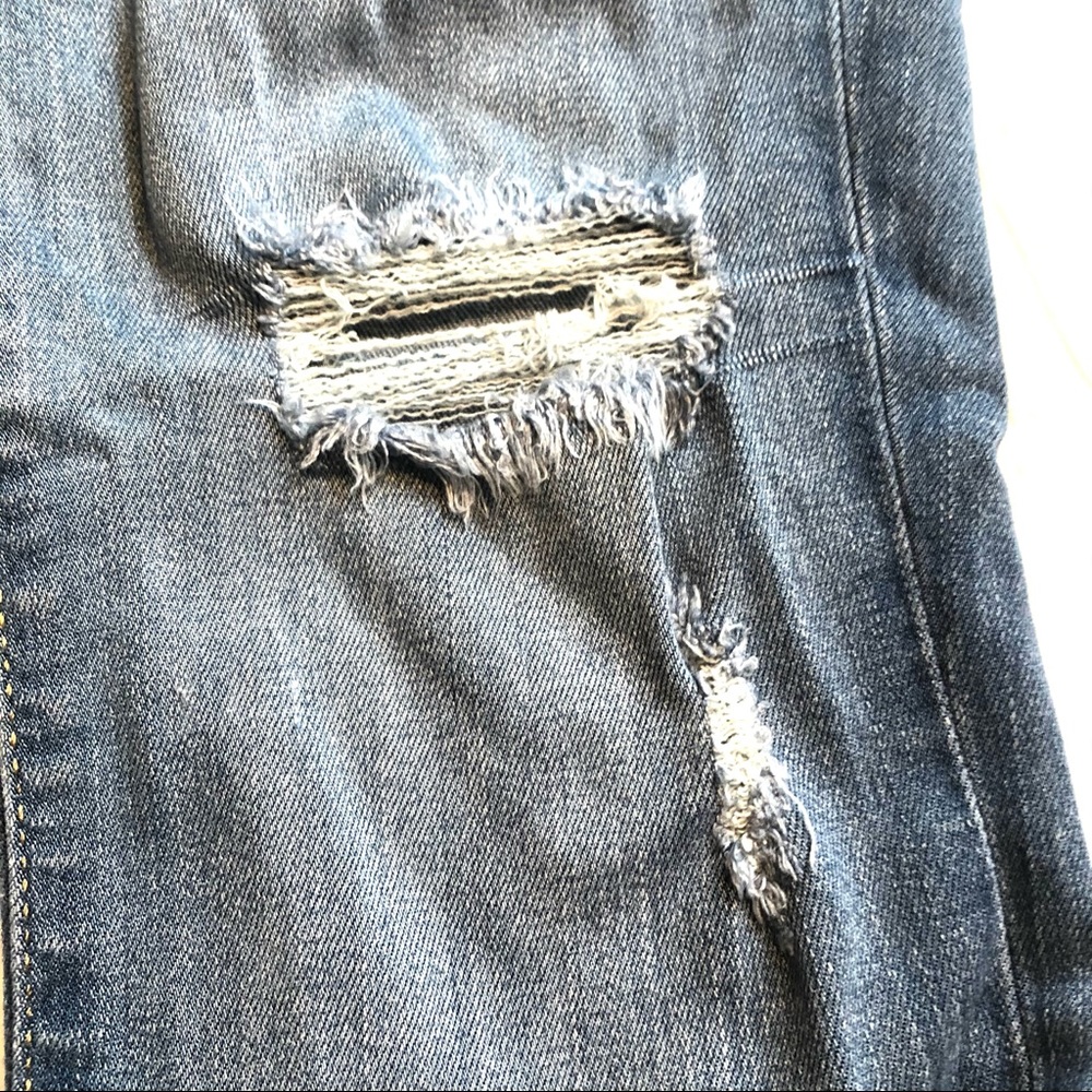 💙3/$25 Universal Thread Distressed Light Wash Skinny Jean - Picture 7 of 10